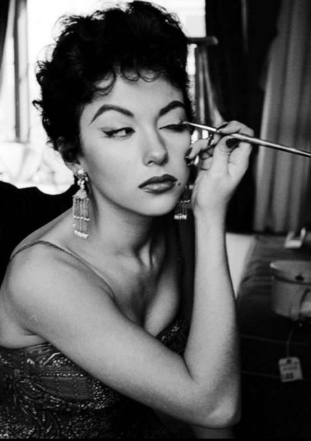 The Unstoppable Rise of Young Rita Moreno: A Glimpse into the Early Life of an EGOT Legend