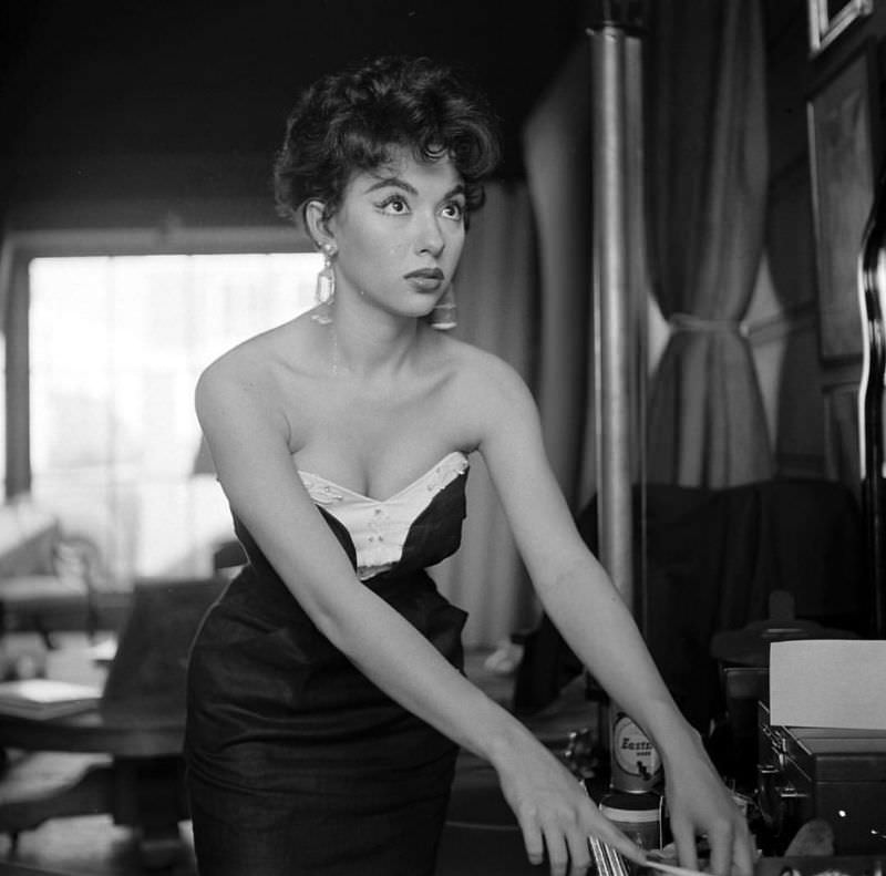 The Unstoppable Rise of Young Rita Moreno: A Glimpse into the Early Life of an EGOT Legend