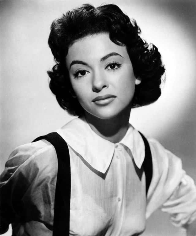 The Unstoppable Rise of Young Rita Moreno: A Glimpse into the Early Life of an EGOT Legend