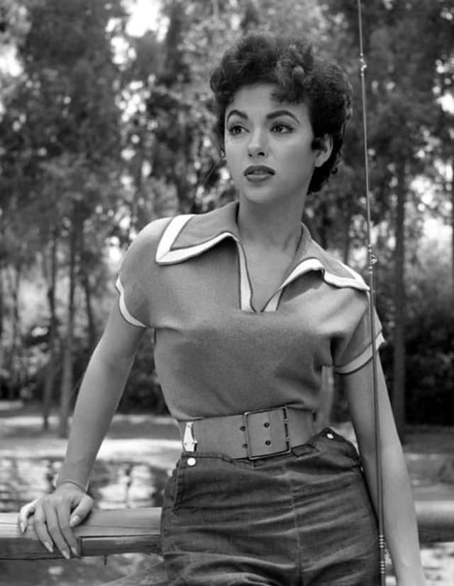 The Unstoppable Rise of Young Rita Moreno: A Glimpse into the Early Life of an EGOT Legend