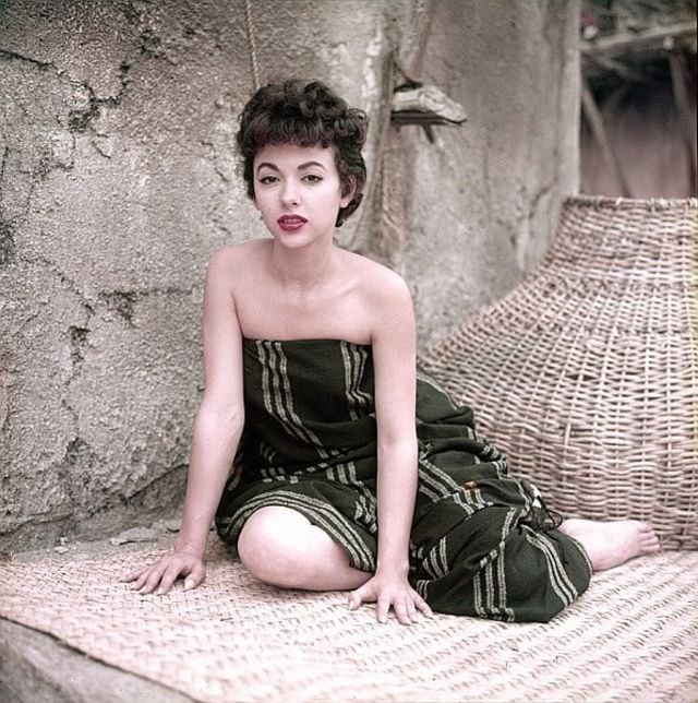 The Unstoppable Rise of Young Rita Moreno: A Glimpse into the Early Life of an EGOT Legend