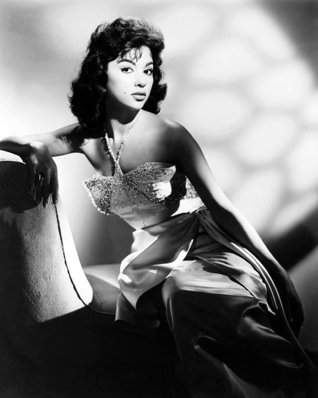 The Unstoppable Rise of Young Rita Moreno: A Glimpse into the Early Life of an EGOT Legend