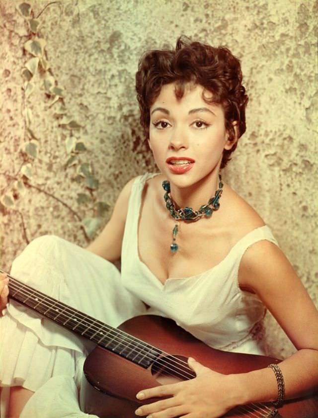 The Unstoppable Rise of Young Rita Moreno: A Glimpse into the Early Life of an EGOT Legend