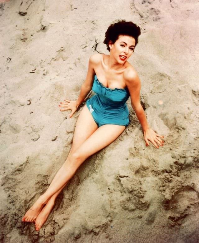 The Unstoppable Rise of Young Rita Moreno: A Glimpse into the Early Life of an EGOT Legend