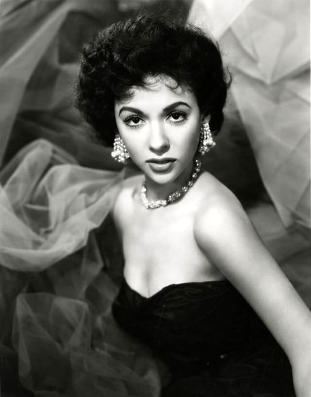 The Unstoppable Rise of Young Rita Moreno: A Glimpse into the Early Life of an EGOT Legend