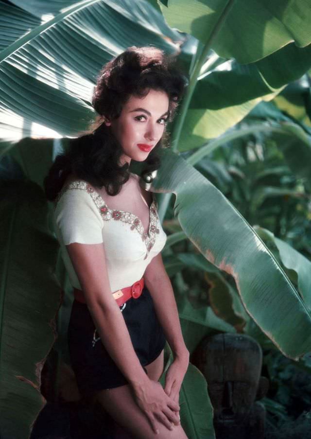 The Unstoppable Rise of Young Rita Moreno: A Glimpse into the Early Life of an EGOT Legend