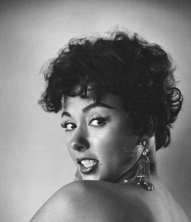 Rita Moreno, 1954.