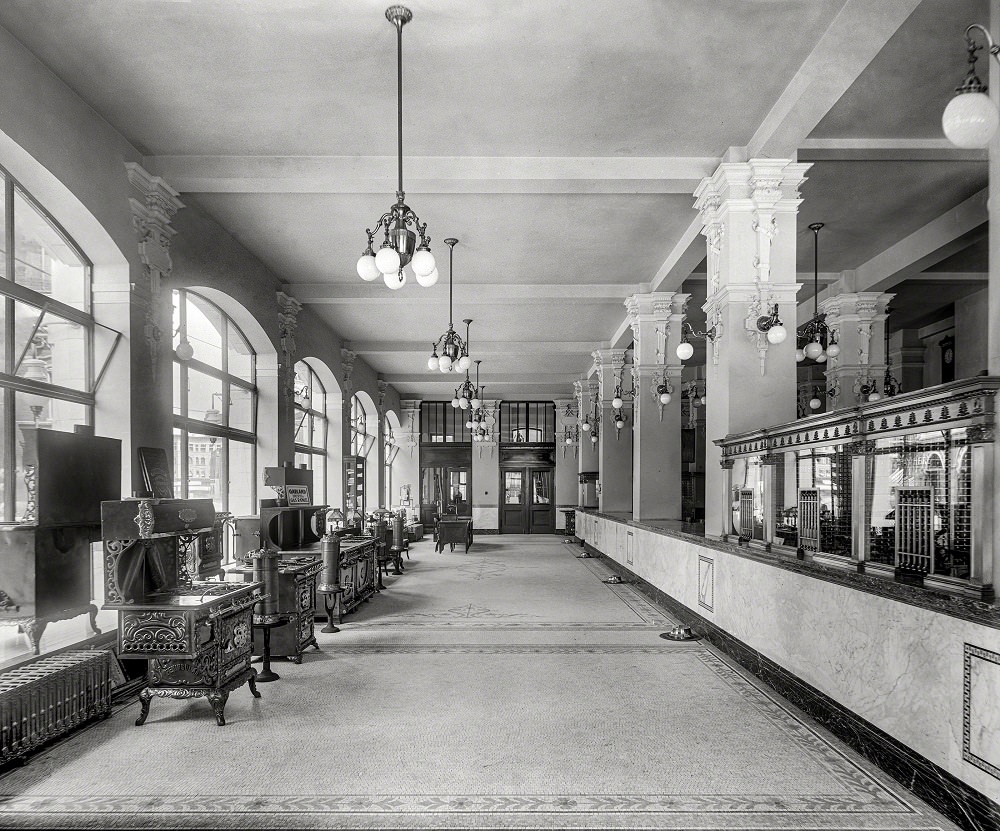 Gas office, first floor, looking back; cashier windows at right, Detroit, 1908