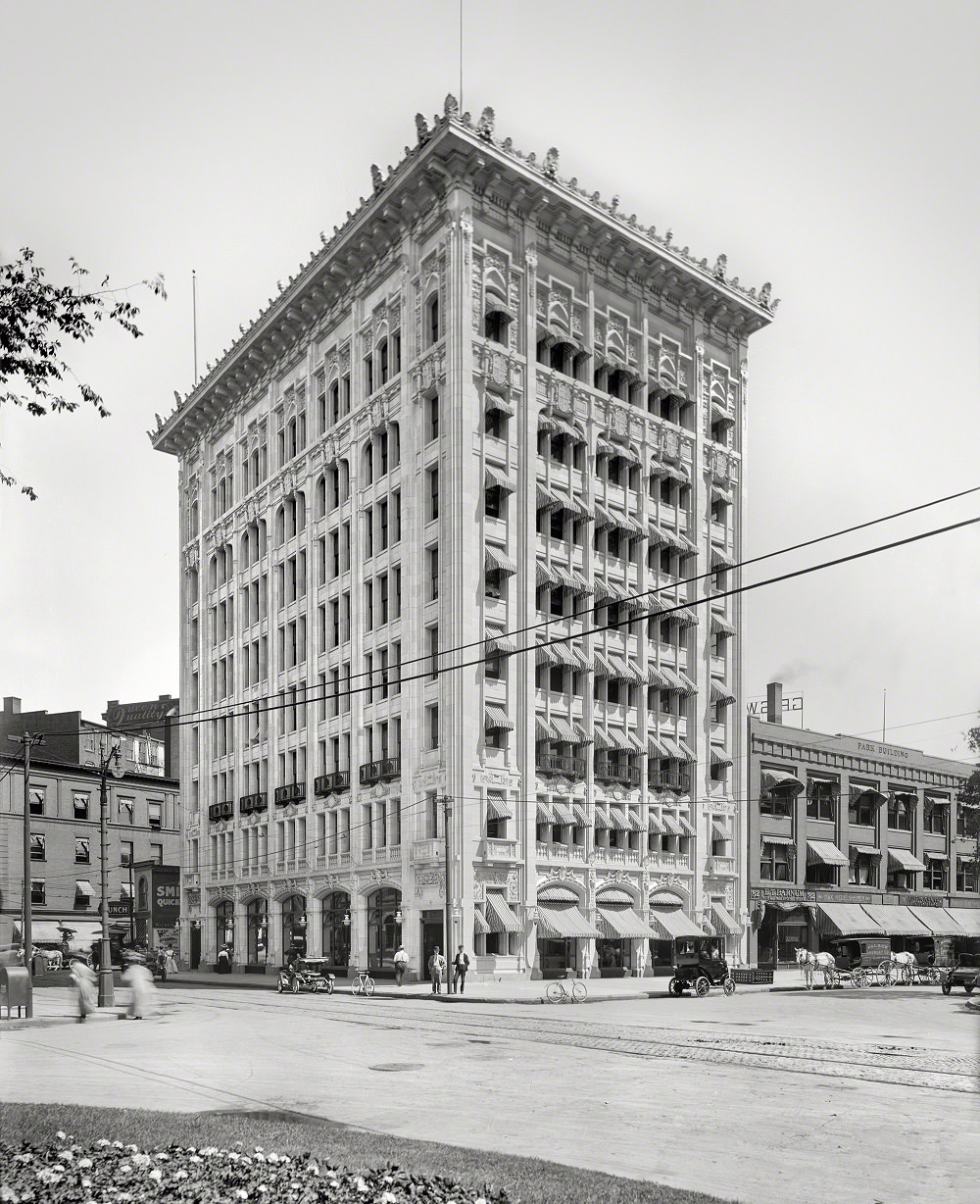 Detroit City Gas Co. building, Washington Boulevard and Clifford Street, 1908