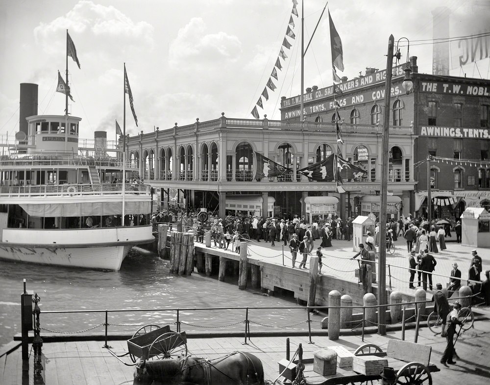 Screw ferry excursion steamer Pleasure at Belle Isle ferry dock, Woodward Avenue, Detroit, 1901