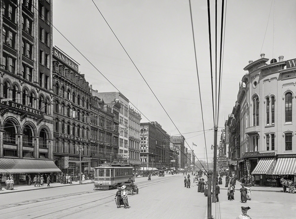 Woodward Avenue looking north from Opera House corner, Detroit, 1909