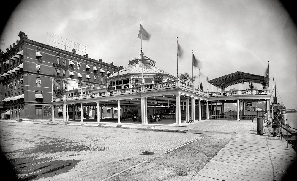 Wayne Hotel pavilion, Third Street, Detroit River, Detroit, 1910