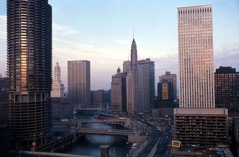 Chicago News building and Bertals store on State Street, 1967