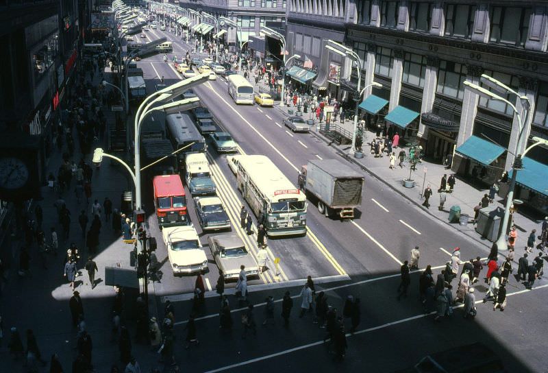 Lake Street traffic and pedestrians, 1967