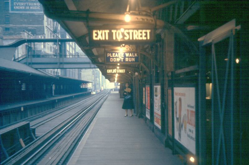 Railway station in Chicago, 1964