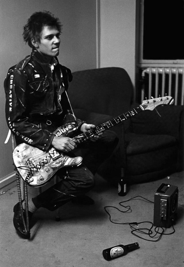Bassist Paul Simonon of British punk group The Clash, backstage at a concert at the Royal College of Art (RCA), London, November 5, 1976