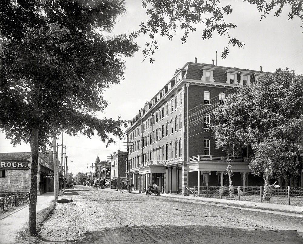 Hotel San Juan and Orange Avenue, Orlando, Florida, circa 1904