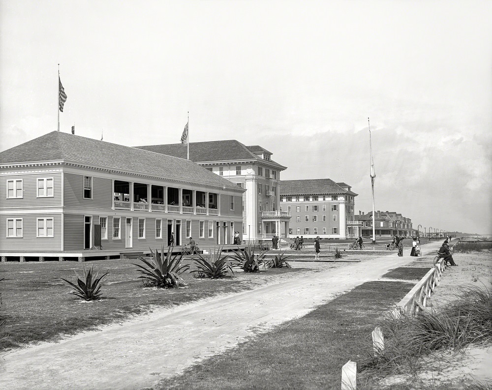 Casino, the Breakers, and cottages along the beach, Palm Beach, Florida,1904