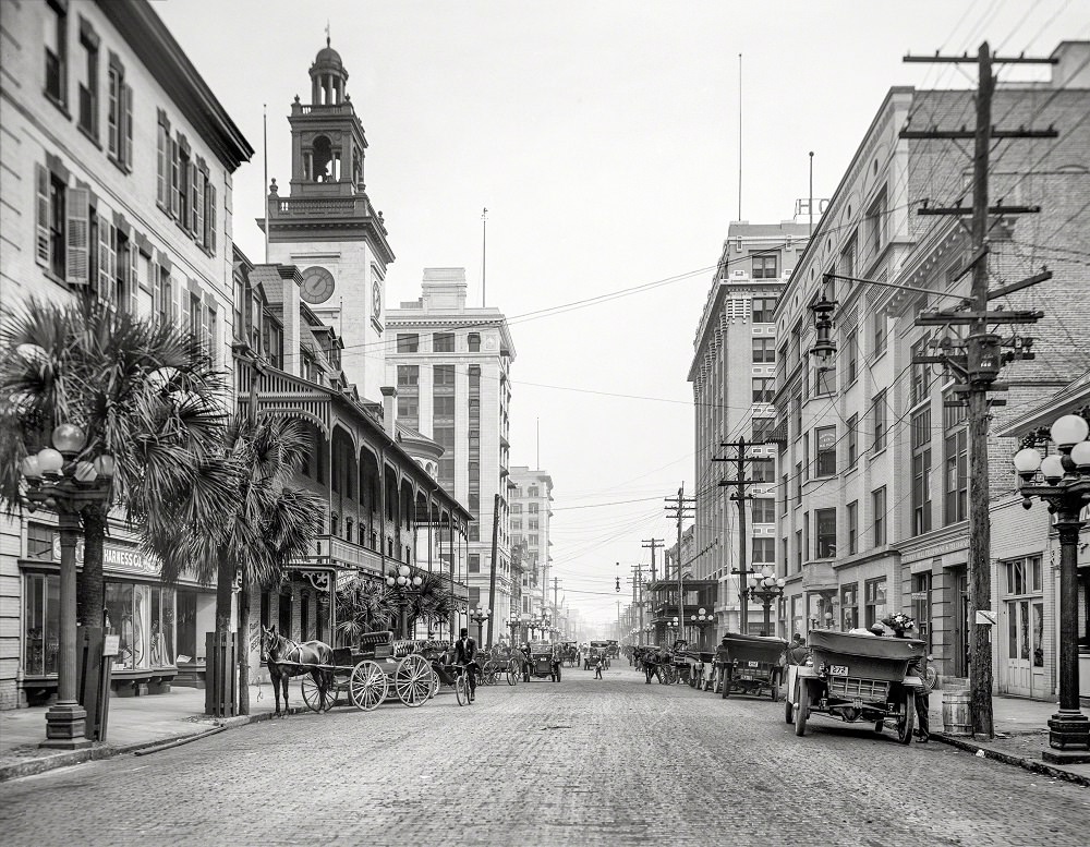 Forsyth Street looking east, Jacksonville, Florida, 1910
