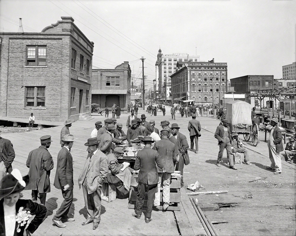 Lunch hour on the docks at Jacksonville, Florida, 1910