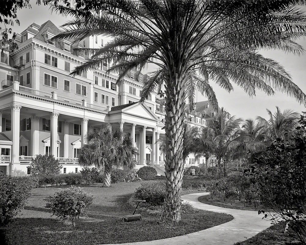 Royal Poinciana Hotel, entrance, Palm Beach, 1902