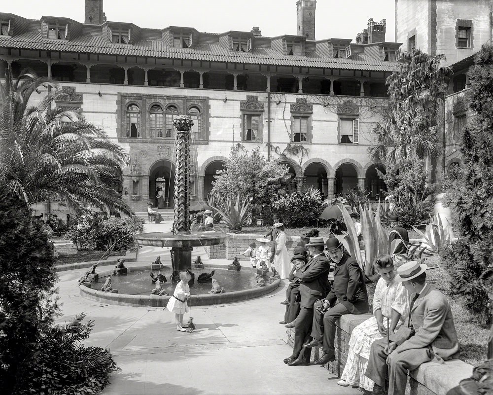 In the court of the Hotel Ponce de Leon, St. Augustine, Florida, circa 1905