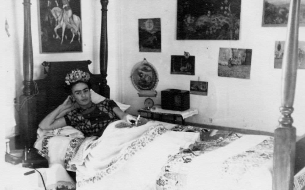 Frida Kahlo Painting on Her Bed: Stunning Photos Capturing The Last Years Of Her Life During The 1950s