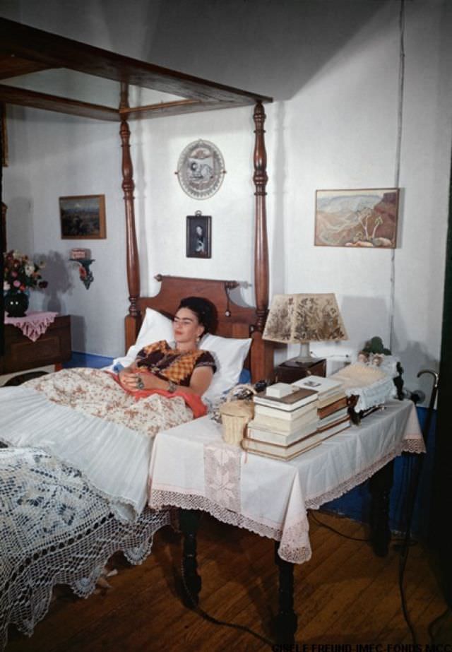 Frida Kahlo Painting on Her Bed: Stunning Photos Capturing The Last Years Of Her Life During The 1950s