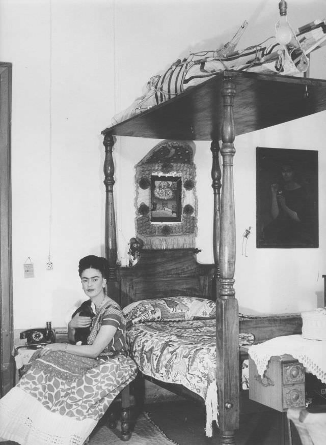 Frida Kahlo Painting on Her Bed: Stunning Photos Capturing The Last Years Of Her Life During The 1950s