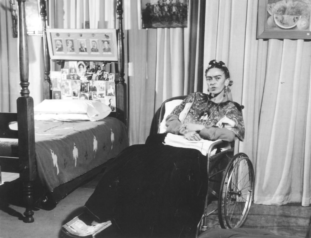 Frida Kahlo Painting on Her Bed: Stunning Photos Capturing The Last Years Of Her Life During The 1950s