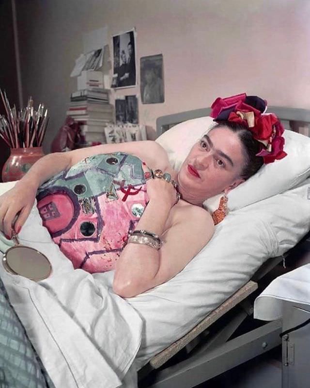 Frida Kahlo Painting on Her Bed: Stunning Photos Capturing The Last Years Of Her Life During The 1950s