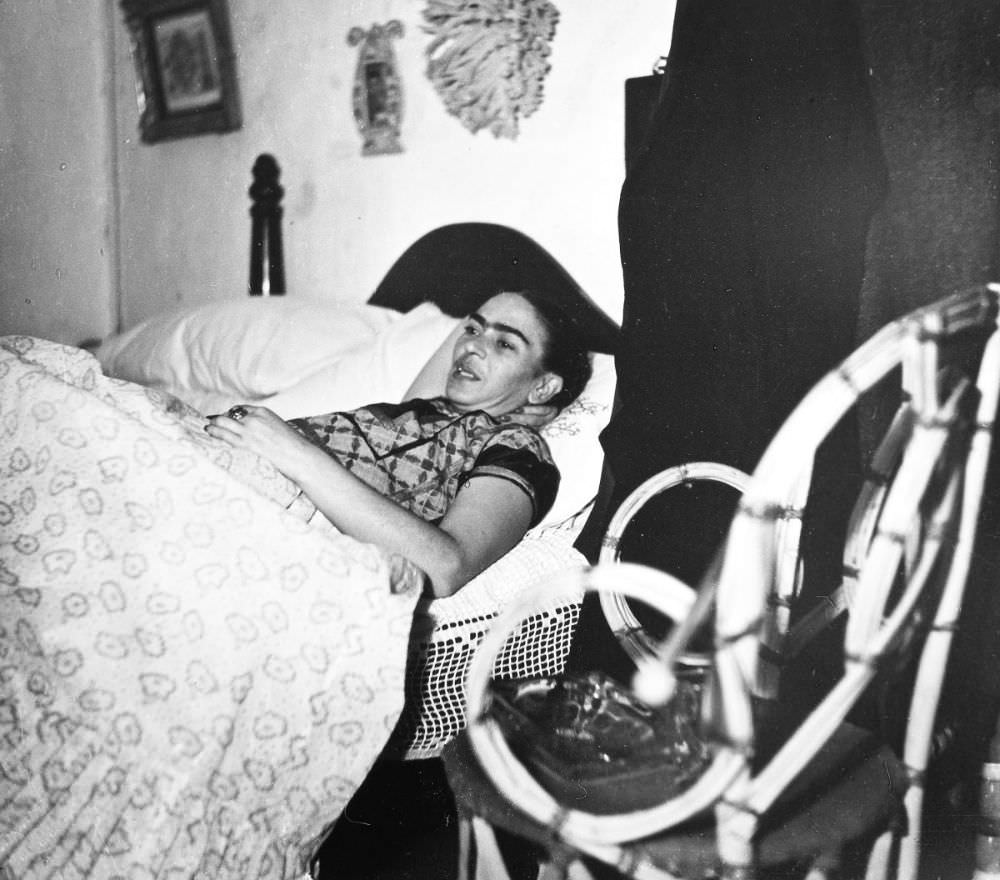 Frida Kahlo Painting on Her Bed: Stunning Photos Capturing The Last Years Of Her Life During The 1950s