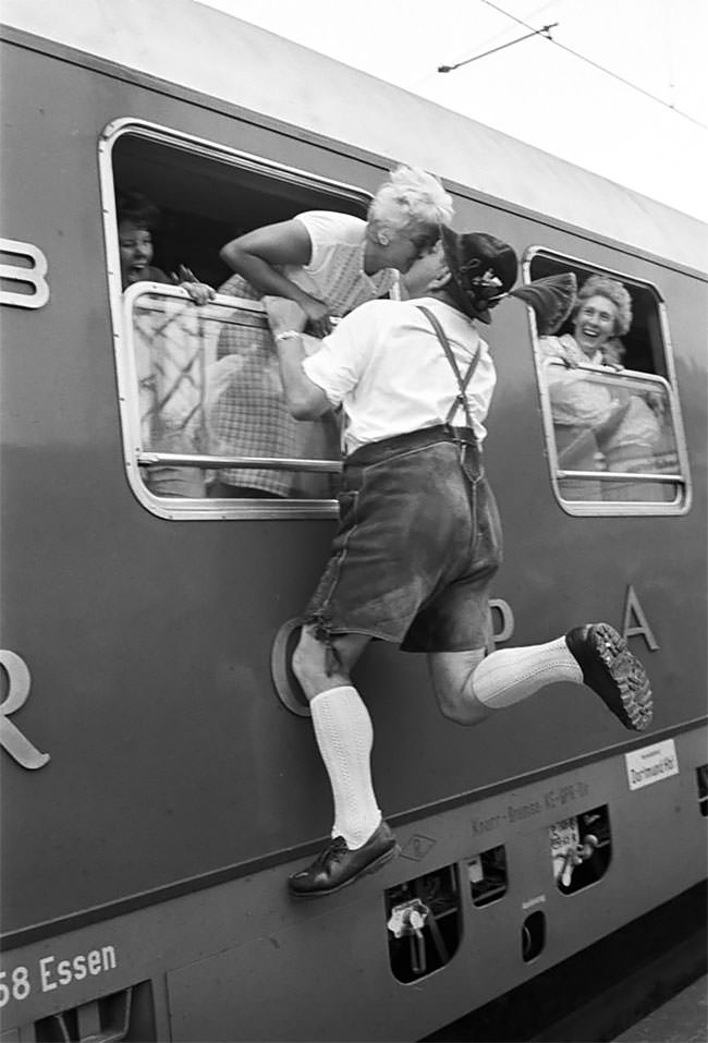 Funny Vintage Photos Taken At Just The Right Moment