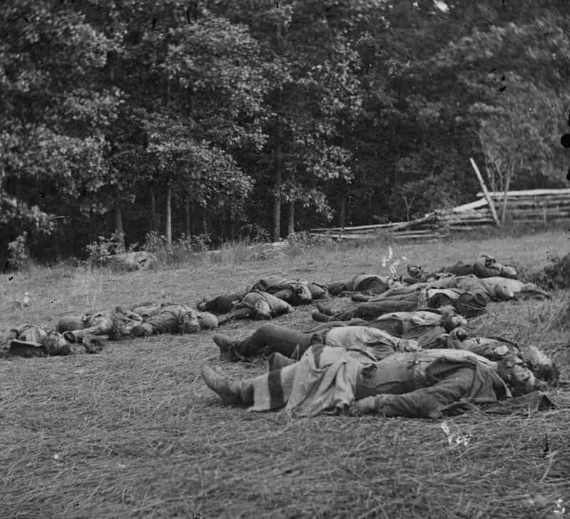 Several bodies lined up for burial.