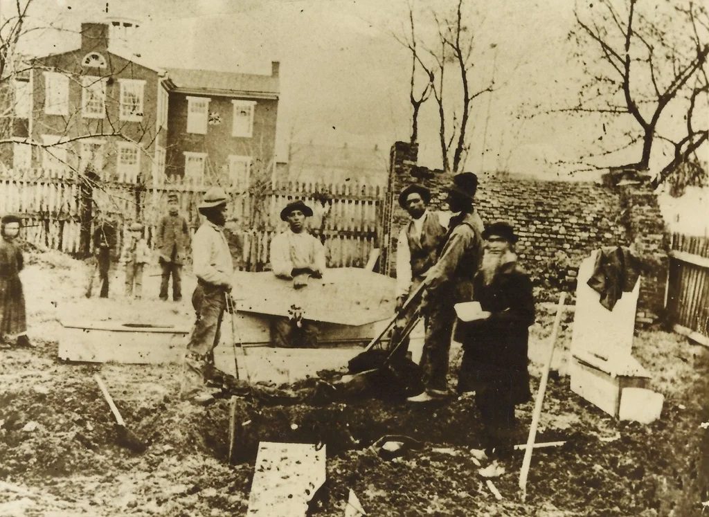 The exhumation of a Union soldier who died in Hanover, Pennsylvania, 1864. The soldier’s remains were to be relocated to Soldiers National Cemetery in Gettysburg.