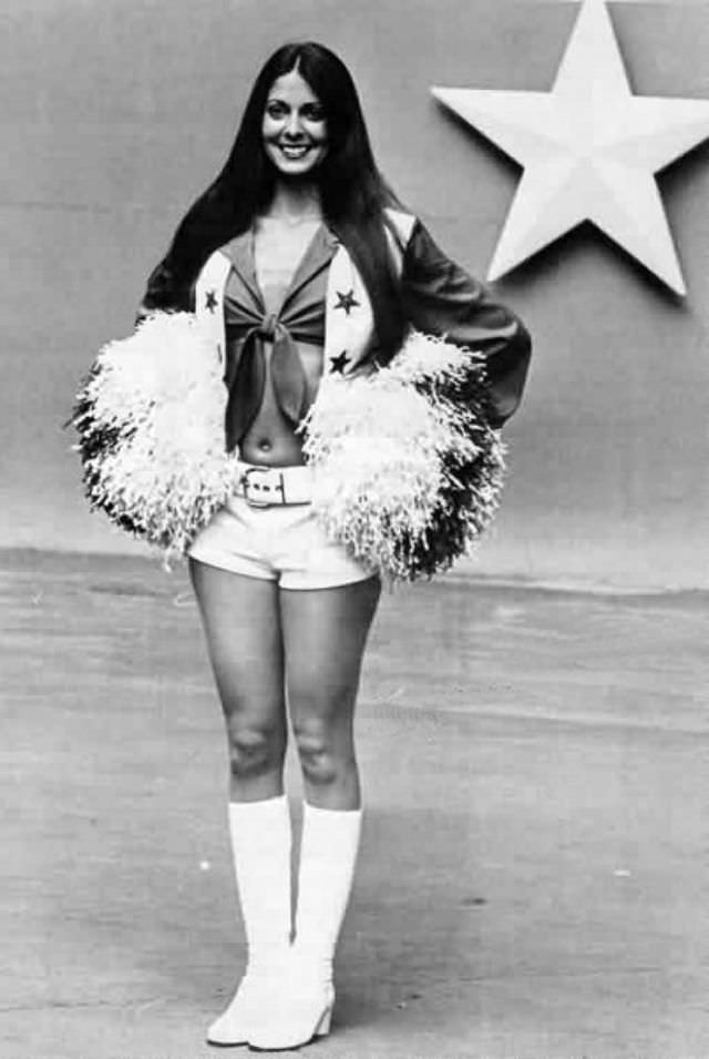 Hot Pants: One Of The Hottest Fashion Style Of the 70s