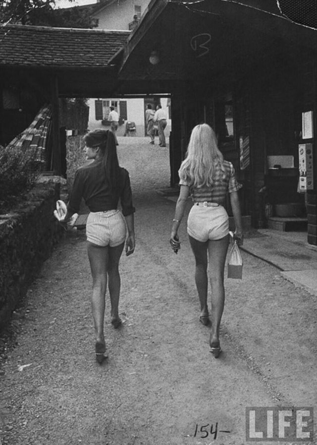 Hot Pants: One Of The Hottest Fashion Style Of the 70s