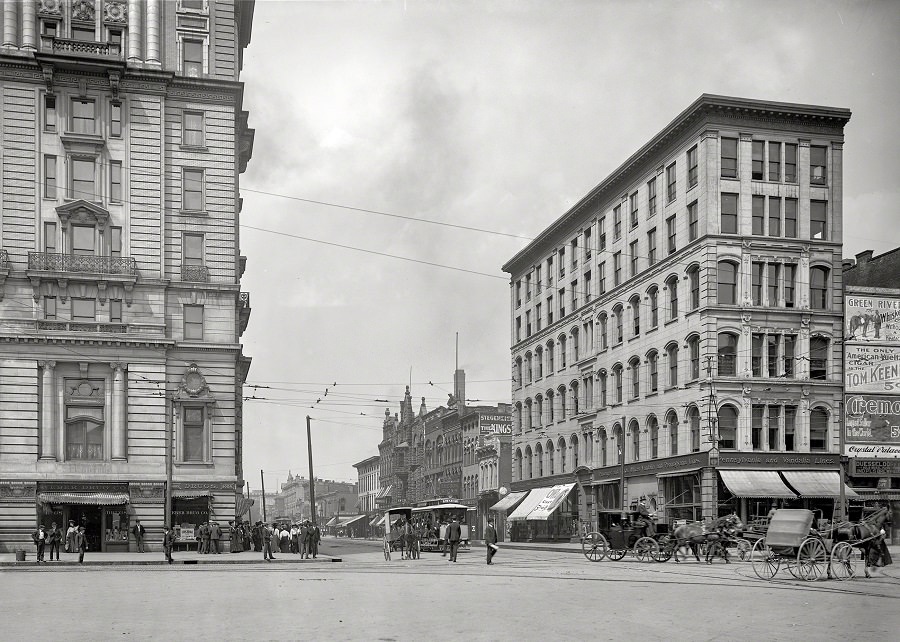 Illinois Street, north from Washington, Indianapolis, 1904