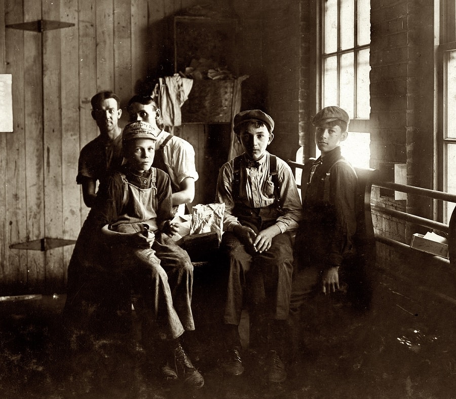 Noon hour in an Indianapolis furniture factory. Witness, E.N. Clopper, Indianapolis, 1908
