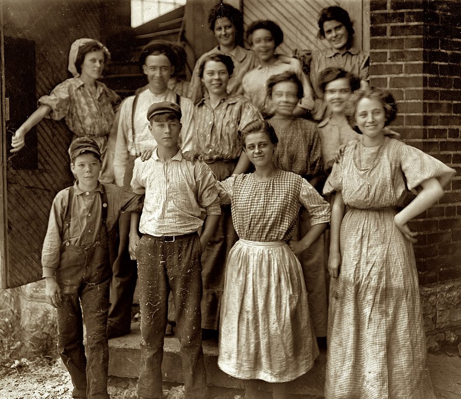 Young People in an Indianapolis Cotton Mill, Indianapolis, 1908