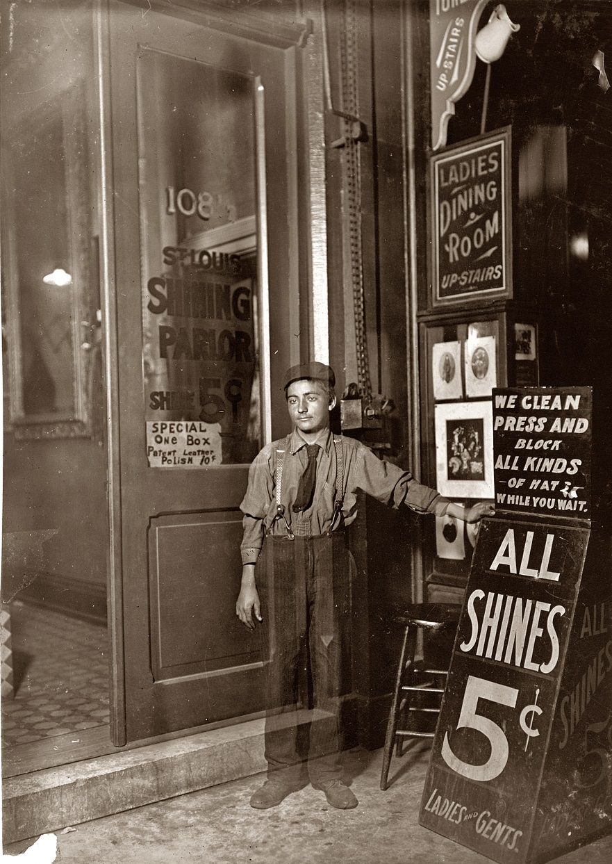 Greek bootblack in Indianapolis, 1908