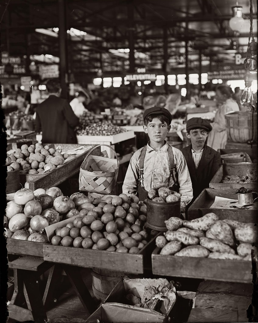Fruit Venders, Indianapolis Market, August 1908