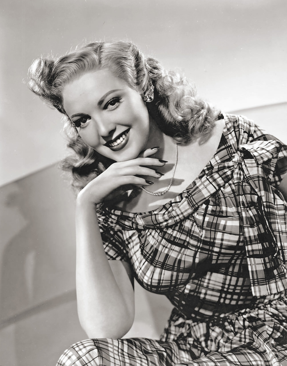 Tragic Story And Photos Of Linda Darnell, The Girl With The Perfect Face