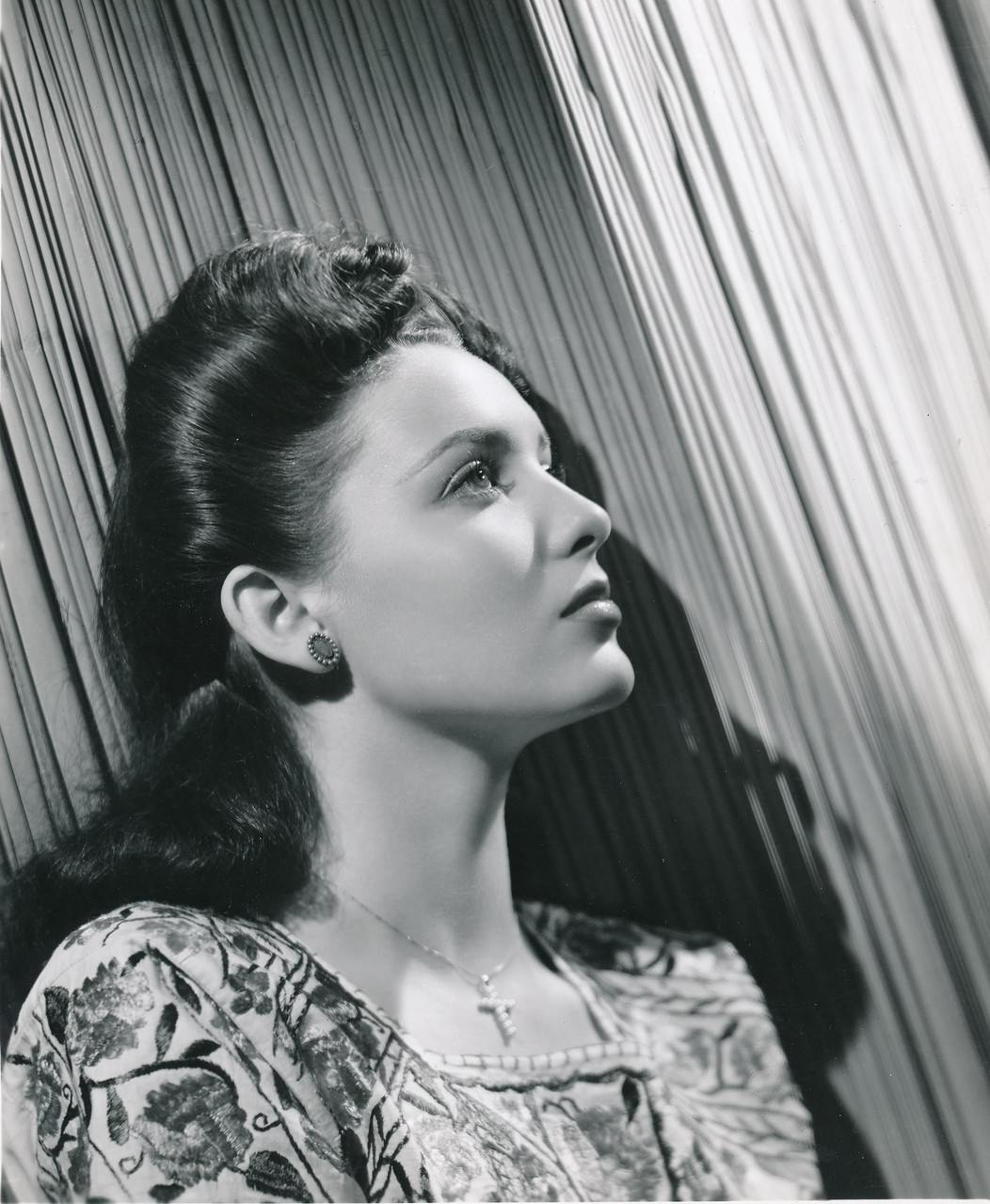 Tragic Story And Photos Of Linda Darnell, The Girl With The Perfect Face