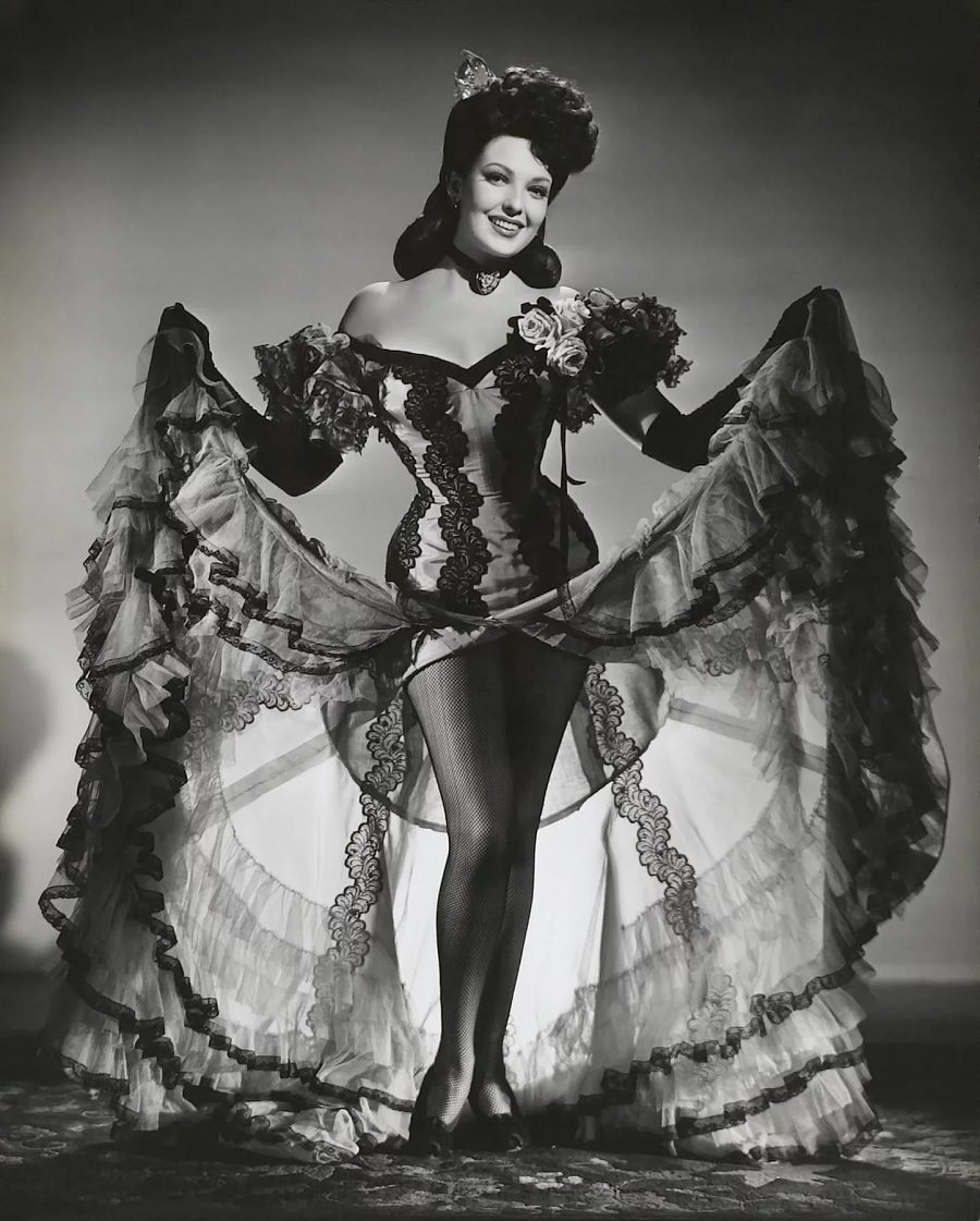 Linda Darnell Looking Muy Caliente, 1940