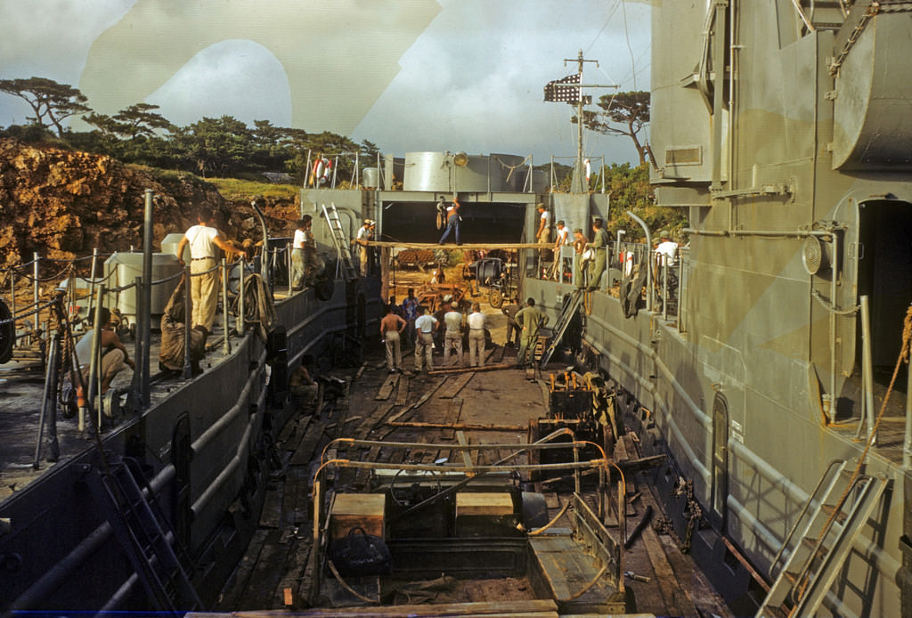 Unloading project at Kumejima, 1950s