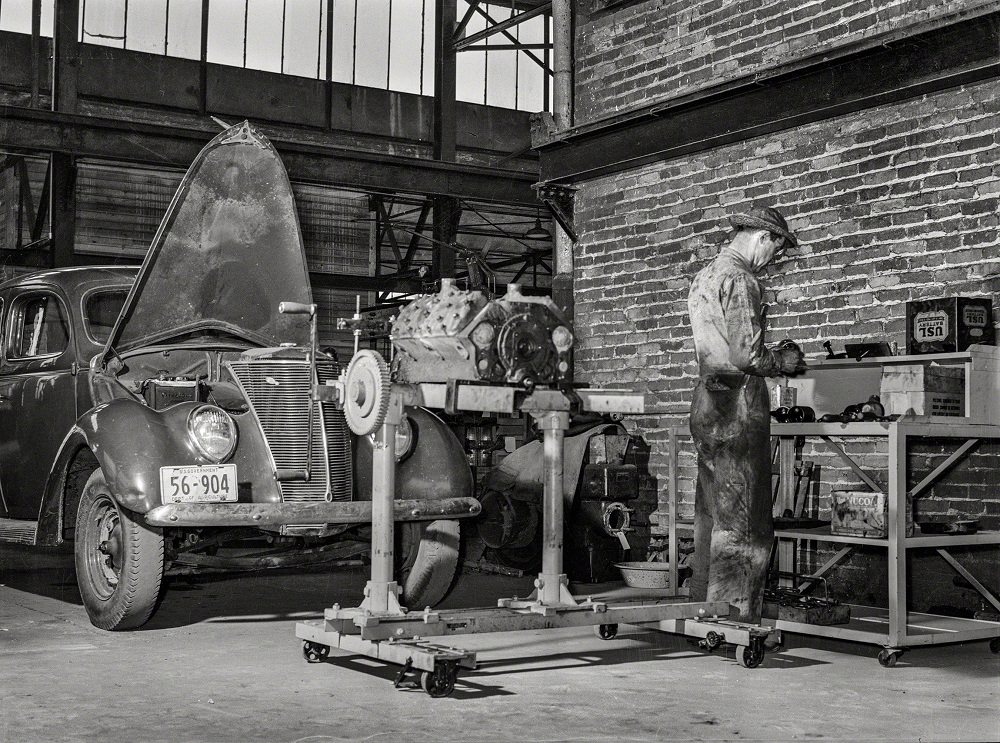 A men repairing automobile motor at the FSA warehouse depot in Atlanta, Georgia, 1939