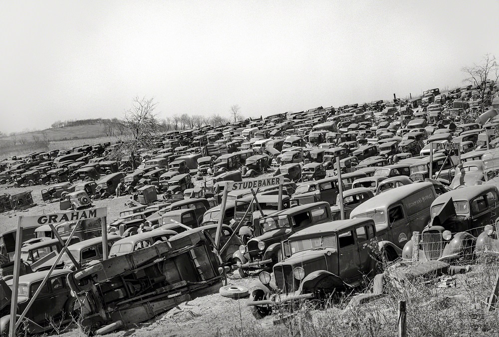 Wrecking yard at Irwin, Pennsylvania, 1941