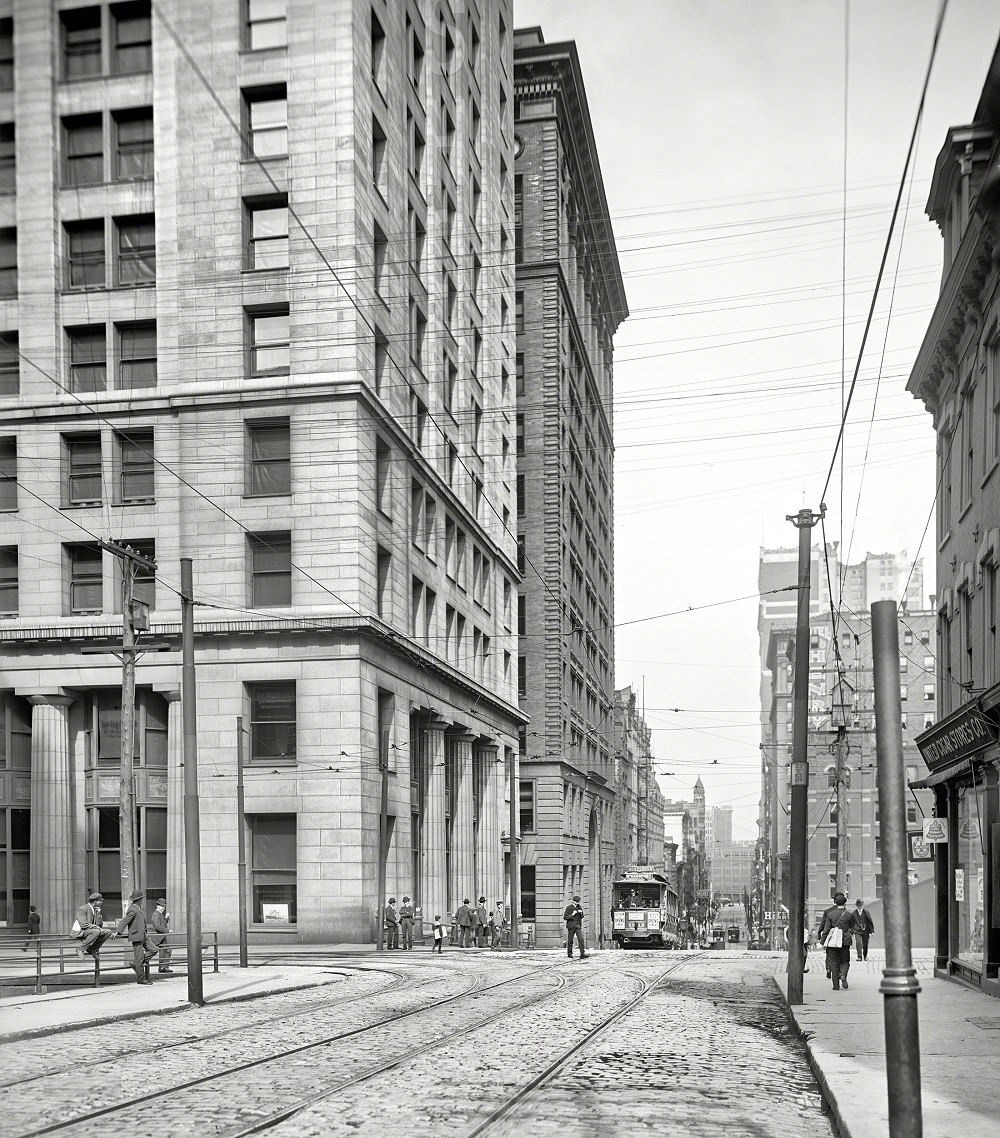 Fifth Avenue at Grant Street, South Pittsburg, 1904