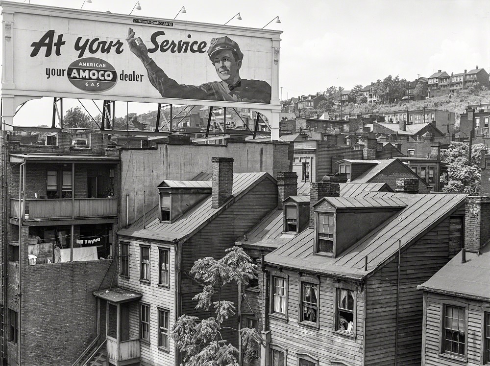 Houses along Monongahela River and Boulevard of the Allies, Pittsburgh, Pennsylvania, July 1938